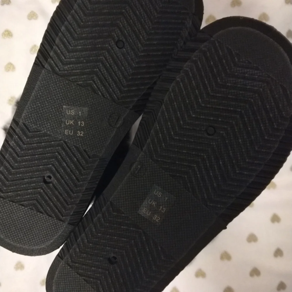 🔥3/$70 🎉S-HP🎉 *NWOT* FabKids Girl's Faux Fur Black and Gray Boots